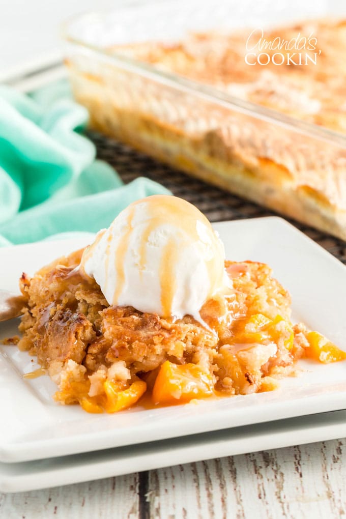 peach cobbler with ice cream and caramel