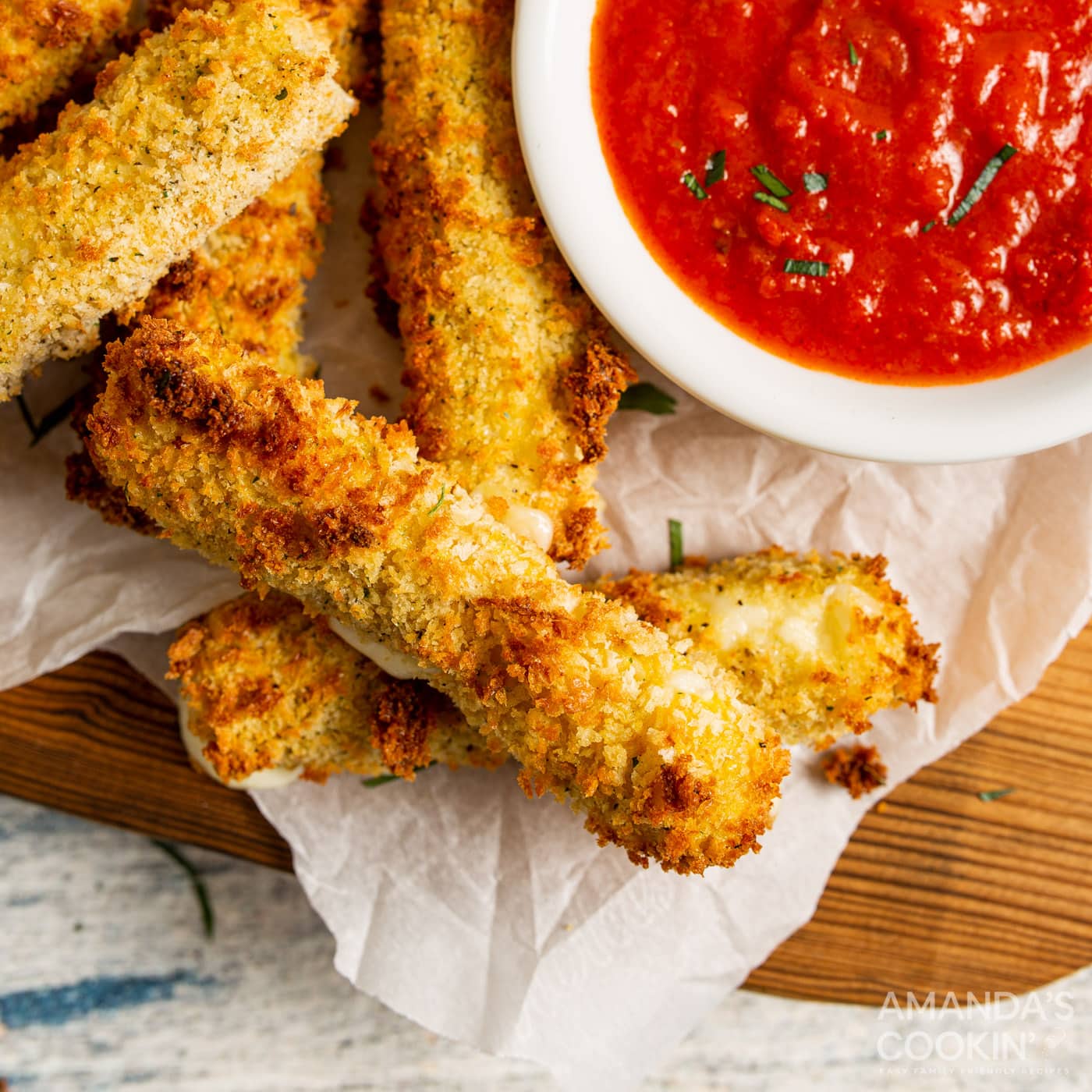air fryer mozzarella sticks and marinara