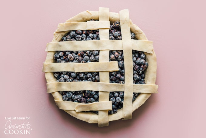 creating lattice design with dough