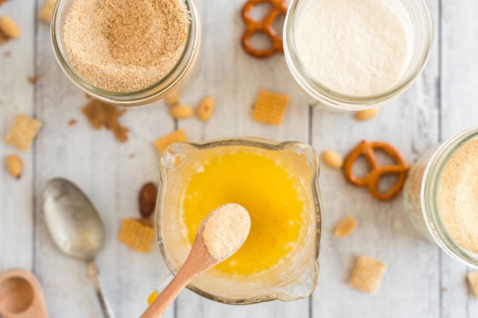 garlic powder in a spoon over melted butter