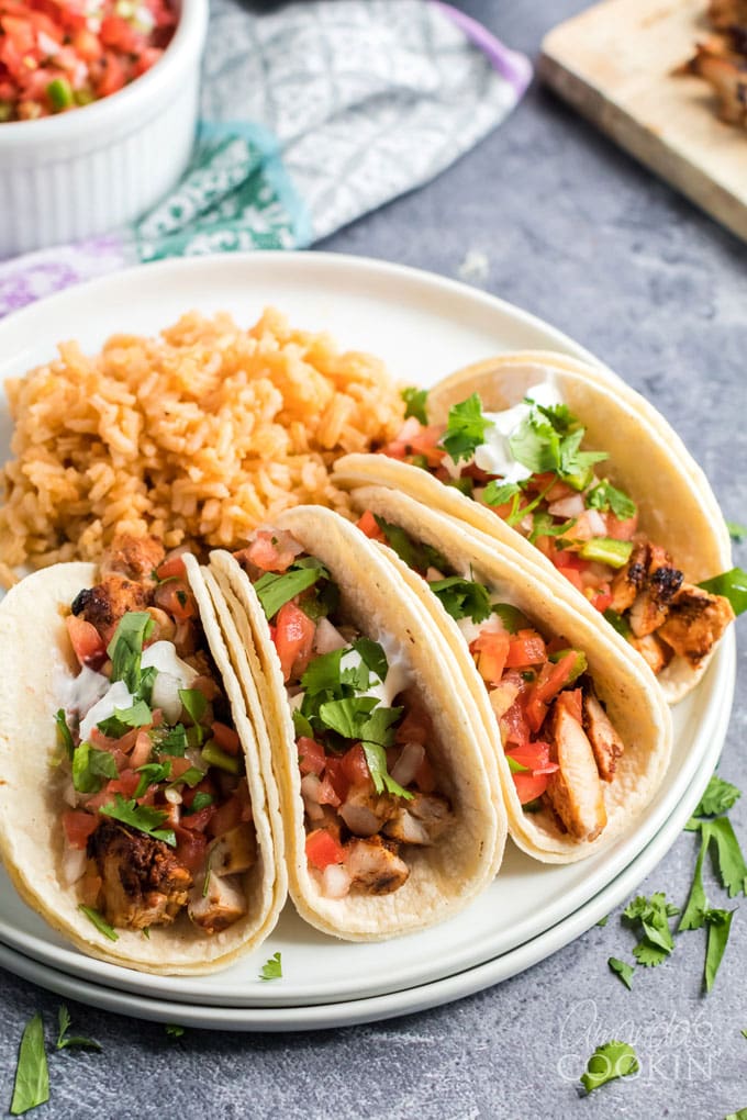 plate of chicken tacos