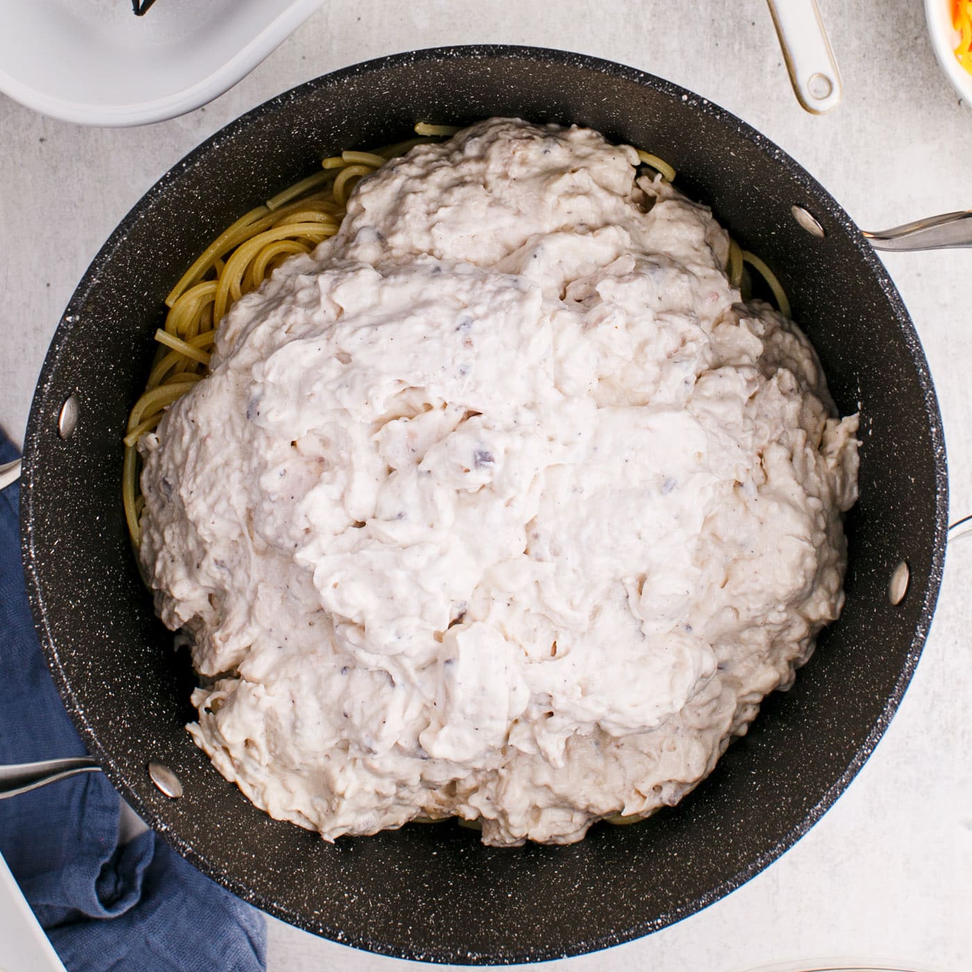 chicken creamy sauce on top of spaghetti noodles