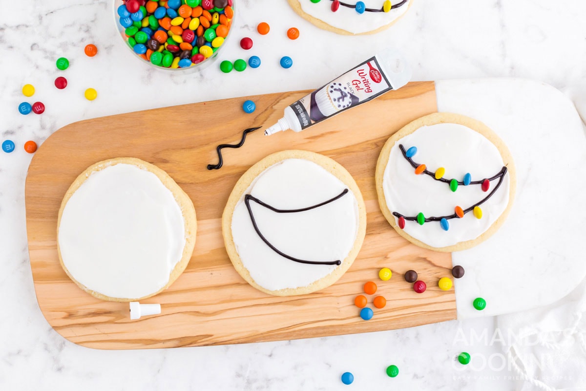 decorating cookies
