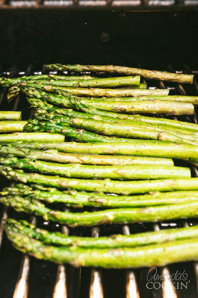 asparagus on the grill