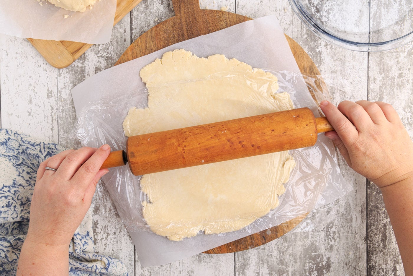 rolling pin rolling pie dough