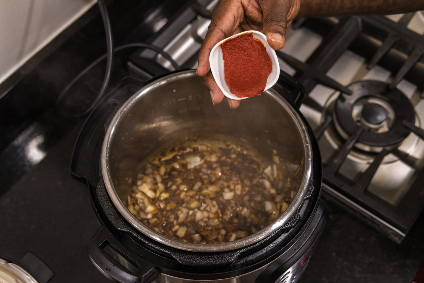 adding tomato paste to instant pot