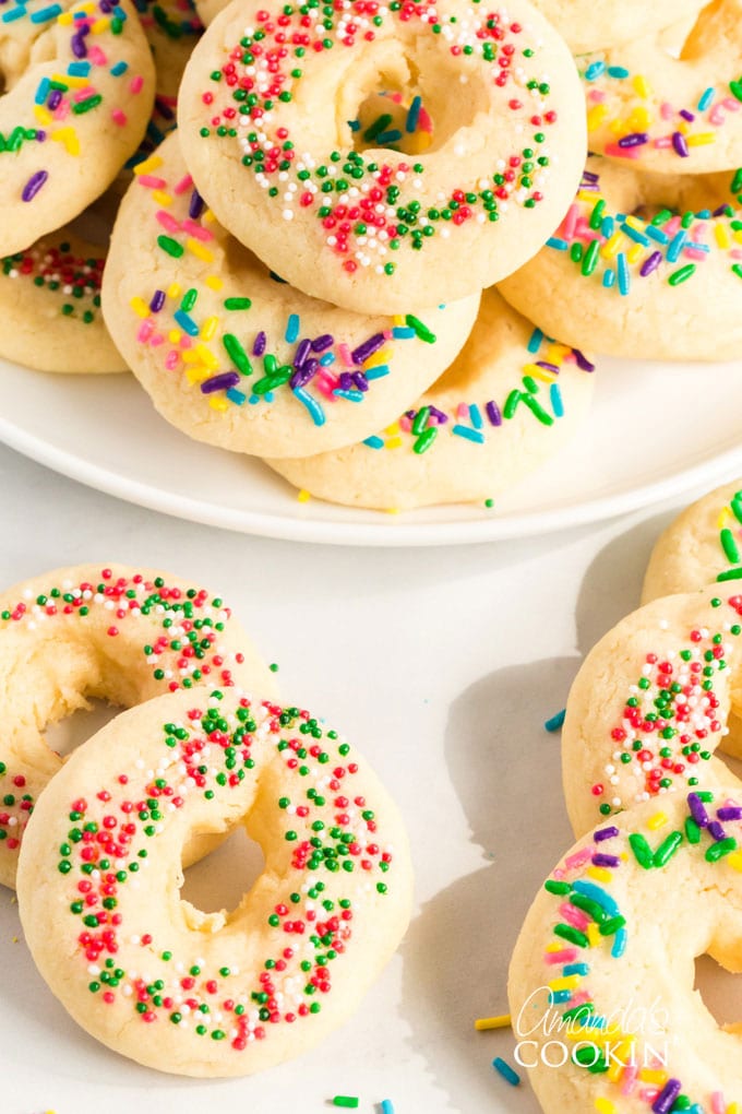 Pretty Mexican cookie rings on table and white plate