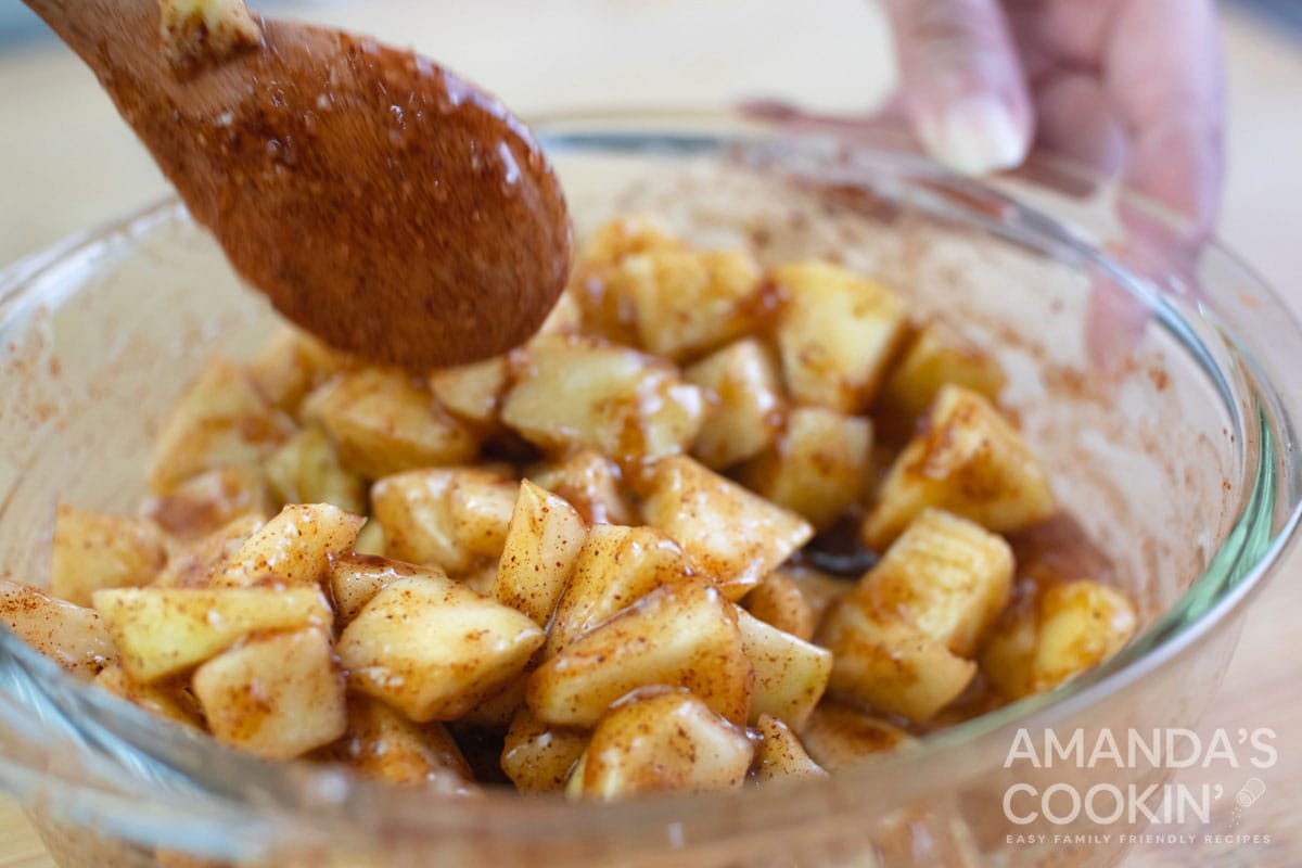 stir apples and caramel