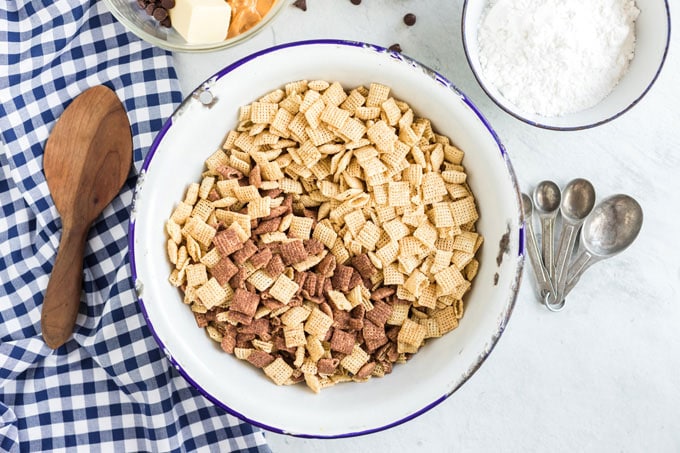 bowl of chex cereals