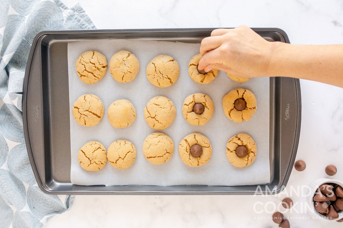 adding hershey kiss to cookie