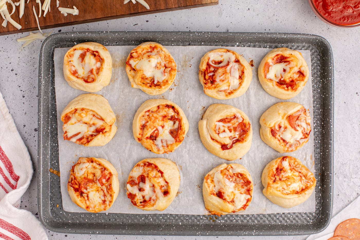 baked pepperoni pizza pinwheels