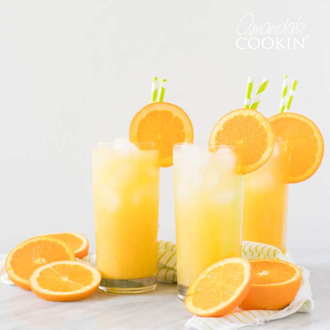 three glasses of screwdriver drinks