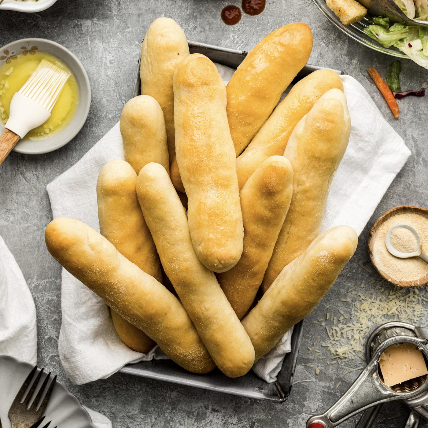 Close up photo of Olive Garden Breadsticks in a basket