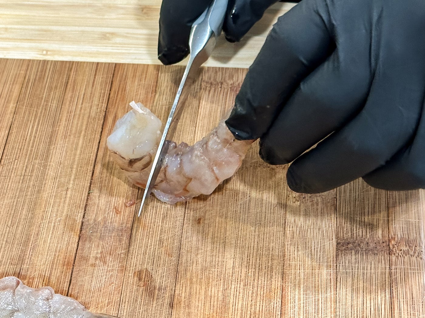how to score shrimp with a knife