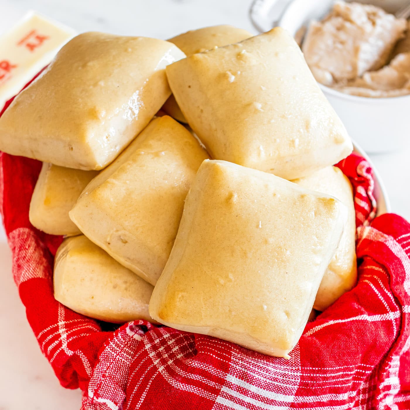 Texas Roadhouse Rolls in a basket