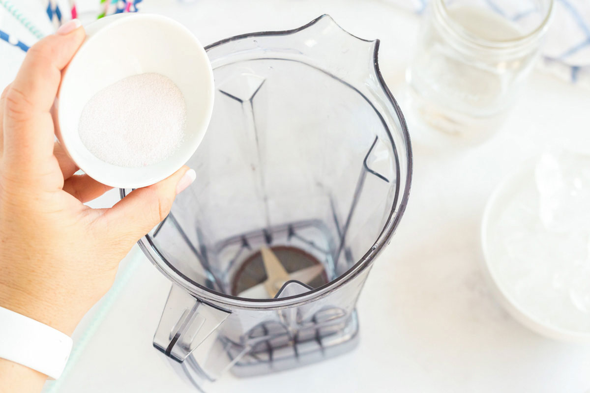 adding drink powder to blender