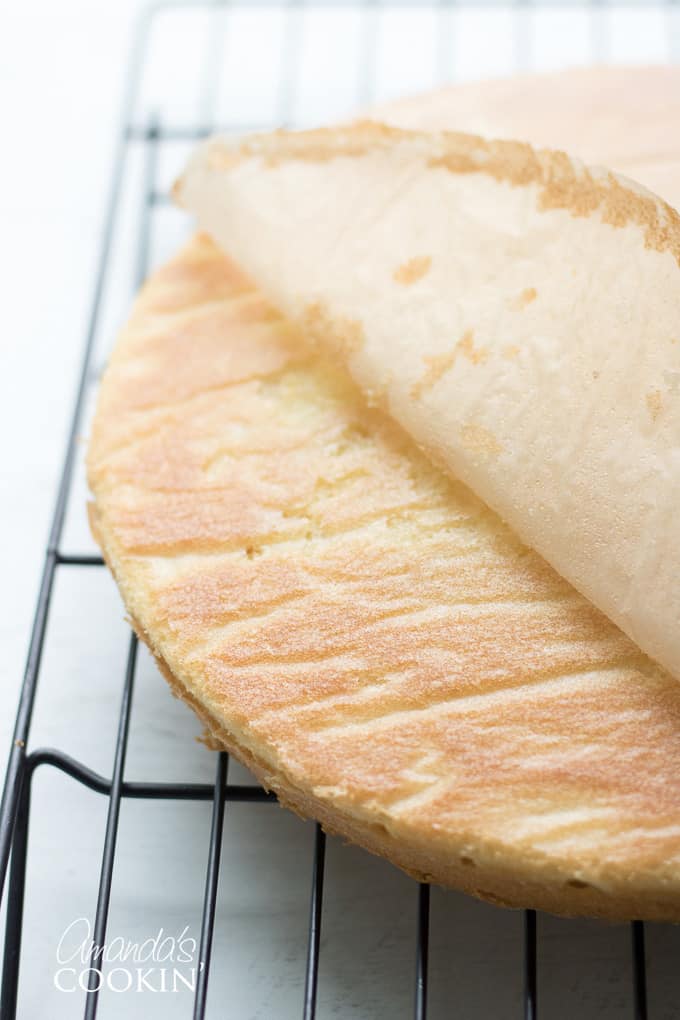 taking parchment off cake bottom