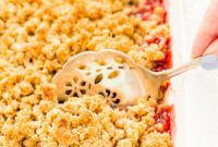 Sweet and Tart Strawberry Rhubarb Crumble
