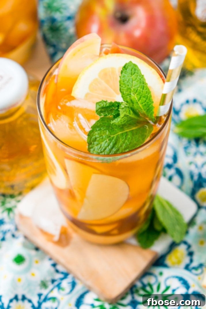 Crisp Apple Iced Tea 6 This Homemade Apple Iced Tea is made with freshly brewed black tea, sweet apple juice, fresh apple slices, and a squeeze of lemon for a refreshing summer drink that's easy to make. This flavored iced tea is naturally sweetened by the fruit juice and great for a party!