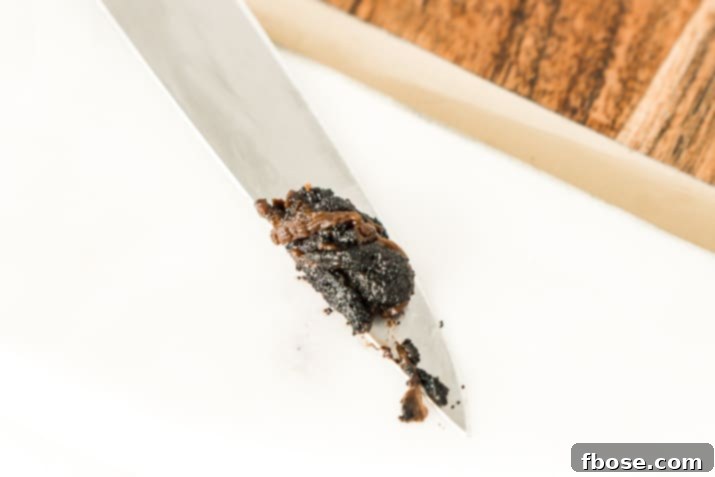 How to Scrape a Vanilla Bean