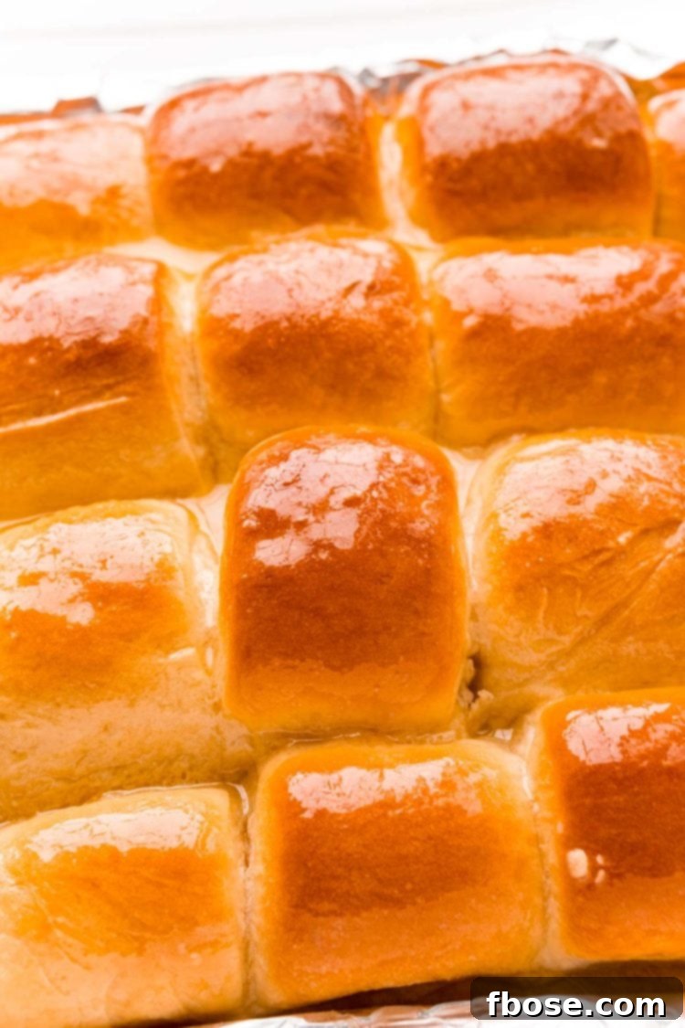 Close up photo of yeast rolls in a pan.